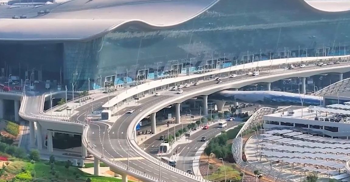 Aeroportul din Abu Dhabi reia treptat zborurile către Europa și Rusia, după o perioadă de suspendare pe fondul tensiunilor regionale După o perioadă de incertitudine generată de recentele conflicte din Orientul Mijlociu, aeroportul internațional Zayed din Abu Dhabi pare să revină treptat la activitate normală