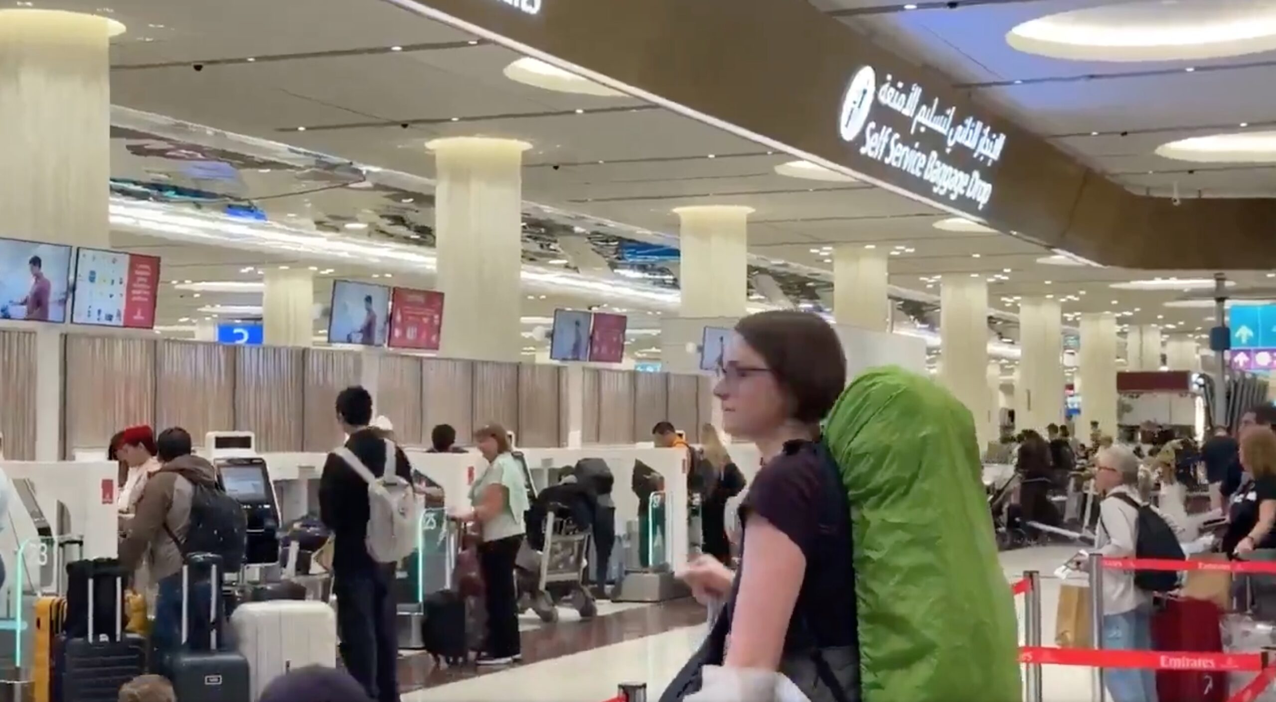 Criza diplomatică din Golf: americanii blocați în Emiratele Arabe Unite revendică sprijin insuficient din partea autorităților Situație dificilă pentru cetățenii americani aflați în Emiratele Arabe Unite, unde mulți au rămas izolați, fără sprijin adecvat, după anularea zborurilor din Statele Unite cauzată de escaladarea conflictului dintre Iran și SUA