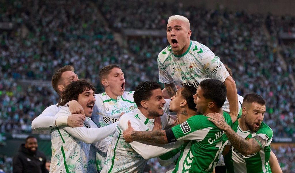 Betis și Celta se înfruntă în unul dintre cele mai importante meciuri ale sezonului, pe scena de la La Cartuja La mijlocul acestei zile, stadionul La Cartuja devine centrul atenției pentru un meci de o importanță crucială în lupta pentru pozițiile europene din La Liga