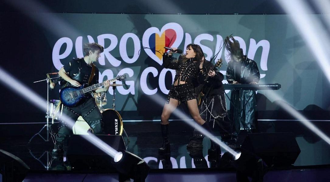 Controverse în jurul piesei românești „Choke Me” la Eurovision: acuzații de promovare a violenței sexuale Celebrarea participării României la Eurovision 2023, cu piesa titrată „Choke Me”, a fost zguduită recent de controverse aprinse legate de conținutul explicit al versurilor