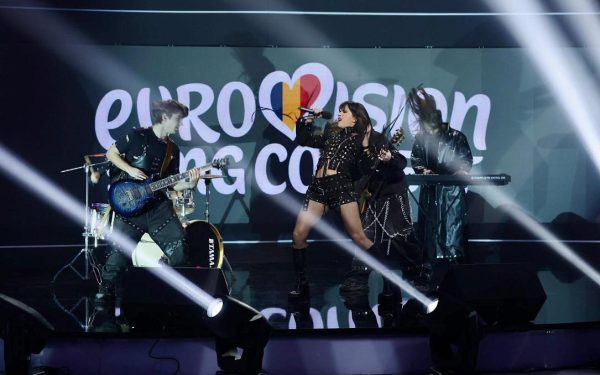 Controverse în jurul piesei românești „Choke Me” la Eurovision: acuzații de promovare a violenței sexuale Celebrarea participării României la Eurovision 2023, cu piesa titrată „Choke Me”, a fost zguduită recent de controverse aprinse legate de conținutul explicit al versurilor