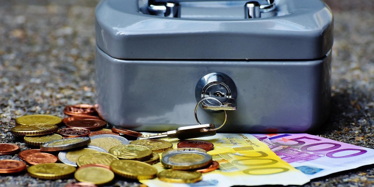 Când și cine poate beneficia de pensia de urmăș Pentru numeroși români, impactul decesului unui membru al familiei poate avea consecințe financiare majore, mai ales dacă persoana decedată era pensionară și contribuise semnificativ la stabilitatea economică a familiei