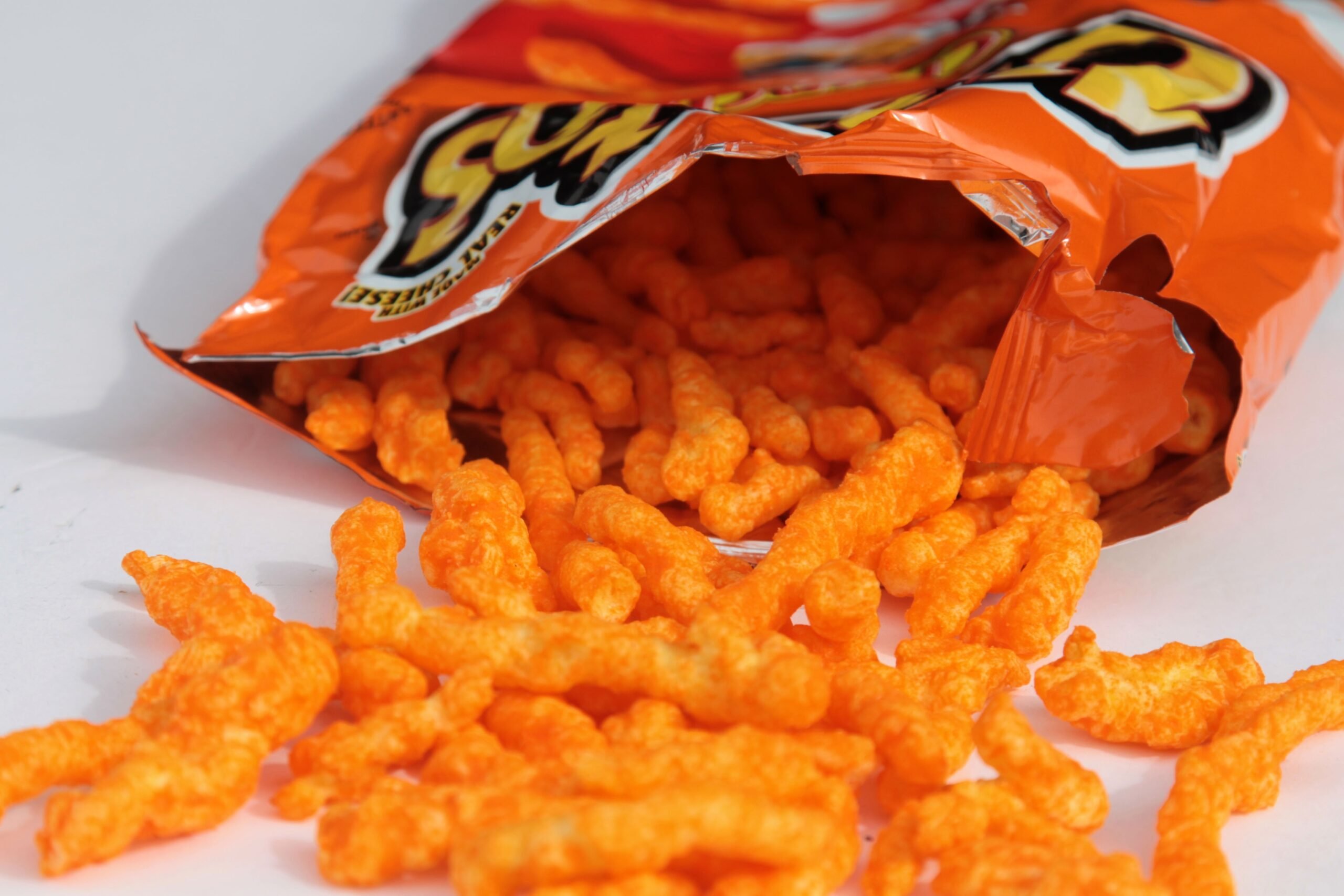 Aditivii din alimentele procesate, folosiți pentru a extinde durata de valabilitate și pentru a îmbunătăți texturile, pot avea consecințe grave asupra sănătății intestinalelor