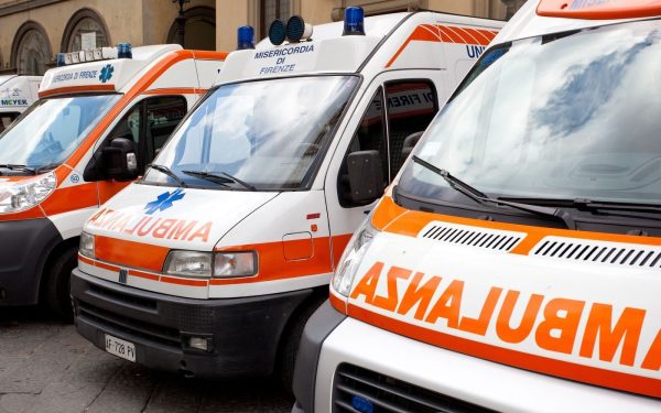 Un lanț de evenimente șocante a zguduit recent regiunea Emilia-Romagna din Italia, unde autoritățile investighează acuzații grave aduse unui tânăr de 27 de ani, șofer de ambulanță, suspectat că ar fi provocat moartea a cinci pacienți în timpul transferurilor medicale