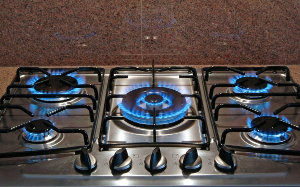 Consiliul Economic și Social a dat undă verde pentru un proiect important menit să protejeze consumatorii de gaze naturale în perioada critică 2026-2027, o măsură menită să ordoneze prețurile și să reducă impactul fluctuațiilor de pe piața energetică asupra gospodăriilor românești