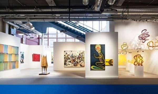 Piața globală de artă revine în forță după trei ani de stagnare După o perioadă de trei ani marcată de incertitudini și scăderi, piața globală de artă a înregistrat, pentru prima dată în 2025, o creștere semnificativă, oferindu-i industriei motive de optimism pentru anul viitor