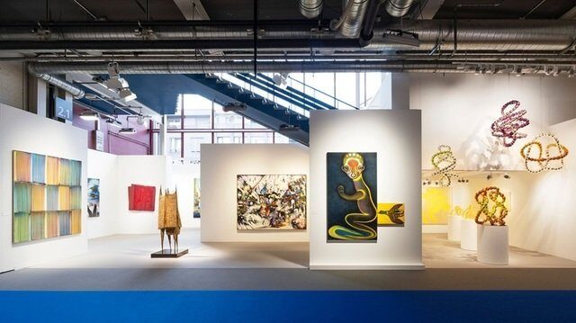 Piața globală de artă revine în forță după trei ani de stagnare După o perioadă de trei ani marcată de incertitudini și scăderi, piața globală de artă a înregistrat, pentru prima dată în 2025, o creștere semnificativă, oferindu-i industriei motive de optimism pentru anul viitor