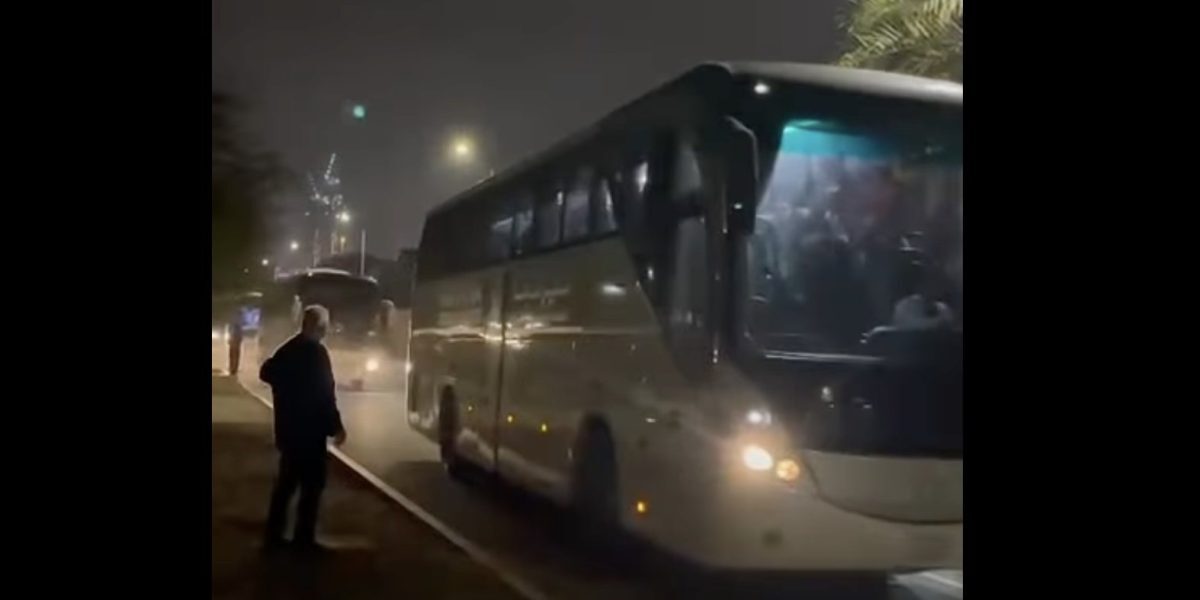 România repatriază sute de cetățeni din Orientul Mijlociu în urma intervenției European Într-un efort coordonat al Uniunii Europene pentru combaterea crizei refugiaților, autoritățile române au reușit să aducă acasă peste 270 de români și membri ai familiilor lor, aflați în state din Orientul Mijlociu, în urma activării mecanismului RescUE