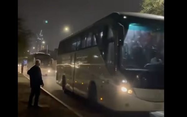 România repatriază sute de cetățeni din Orientul Mijlociu în urma intervenției European Într-un efort coordonat al Uniunii Europene pentru combaterea crizei refugiaților, autoritățile române au reușit să aducă acasă peste 270 de români și membri ai familiilor lor, aflați în state din Orientul Mijlociu, în urma activării mecanismului RescUE