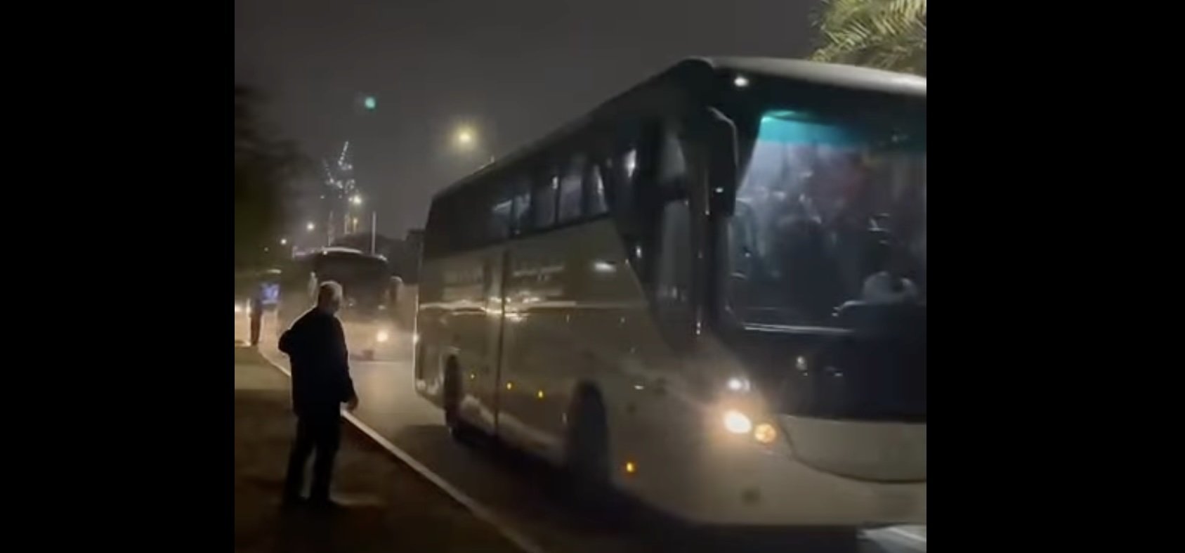 România repatriază sute de cetățeni din Orientul Mijlociu în urma intervenției European Într-un efort coordonat al Uniunii Europene pentru combaterea crizei refugiaților, autoritățile române au reușit să aducă acasă peste 270 de români și membri ai familiilor lor, aflați în state din Orientul Mijlociu, în urma activării mecanismului RescUE