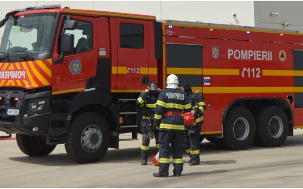 Un incendiu izbucnit duminică dimineață într-una dintre cele mai aglomerate zone comerciale din Ploiești a suscitat îngrijorare și a mobilizat eforturi semnificative din partea pompierilor, cu toate că situația a fost rapid sub control