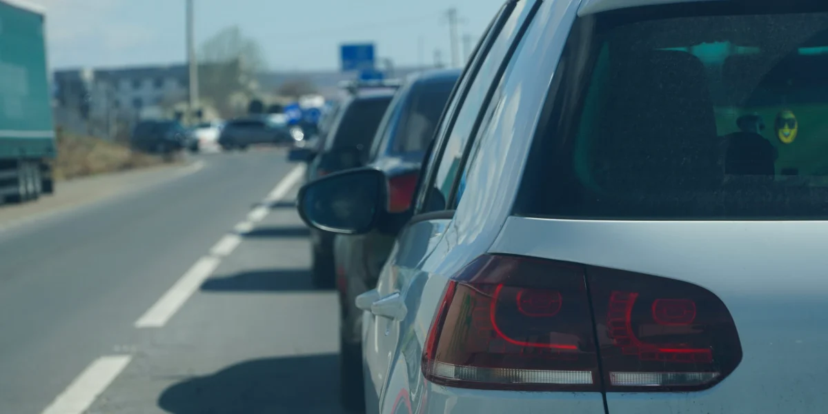 Restricție temporară pe A2: banda pentru plata numerar la podul de la Fetești se închide pentru o oră Traficul rutier pe una dintre cele mai aglomerate autostrăzi din România va fi afectat vineri, 13 martie, în intervalul orar 11:00 – 12:00, când va fi închisă pentru scurt timp banda destinată încasării tarifelor în numerar la podul de la Fetești