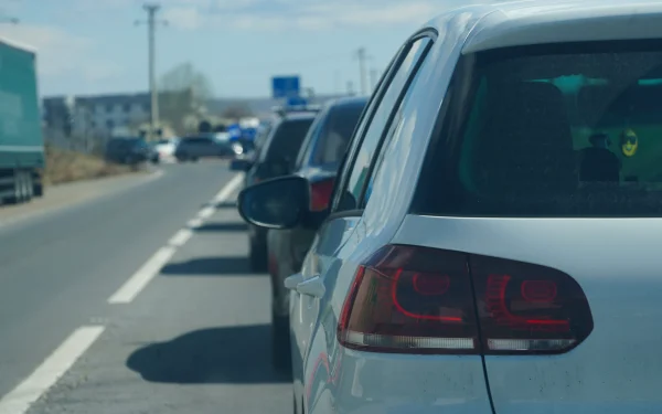 Restricție temporară pe A2: banda pentru plata numerar la podul de la Fetești se închide pentru o oră Traficul rutier pe una dintre cele mai aglomerate autostrăzi din România va fi afectat vineri, 13 martie, în intervalul orar 11:00 – 12:00, când va fi închisă pentru scurt timp banda destinată încasării tarifelor în numerar la podul de la Fetești