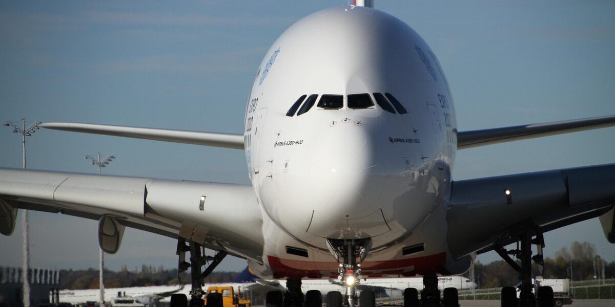 Aproape 11.000 de europeni repatriați din regiunea Golfului, în ultimele săptămâni Un efort proporțional cu amploarea crizei din Orientul Mijlociu a permis, până în prezent, aducerea în siguranță a peste 11.000 de cetățeni europeni, majoritatea fiind români