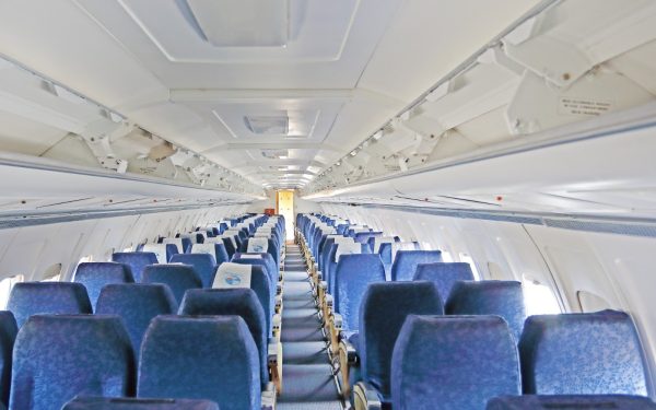 TAROM reia operarea zborurilor pentru românii din Egipt după reprogramări și întârzieri neașteptate Compania aeriană TAROM a anunțat amânarea ultimului lot de curse speciale destinate repatrierii cetățenilor români blocați în Egipt, din cauza situației complicate la frontierele Israel-Egipt și a formalităților vamale și de frontieră care s-au dovedit a fi mai întârziate decât estimările inițiale