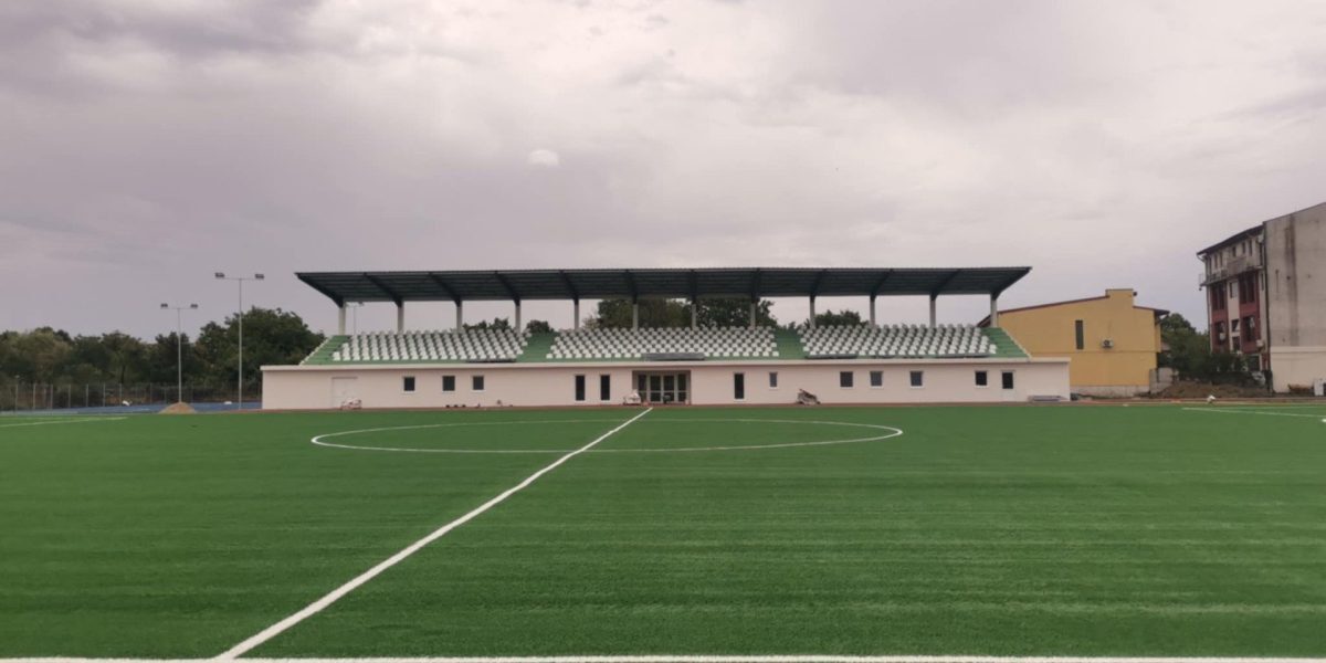 Premierul Ilie Bolojan a avut recent o discuție crucială cu Bogdan Matei, președintele Agenției Naționale pentru Sport, privind pașii necesari pentru implementarea ordonanței de urgență care vizează administrarea bazelor sportive și a taberelor pentru tineret deținute de stat