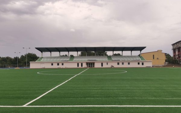 Premierul Ilie Bolojan a avut recent o discuție crucială cu Bogdan Matei, președintele Agenției Naționale pentru Sport, privind pașii necesari pentru implementarea ordonanței de urgență care vizează administrarea bazelor sportive și a taberelor pentru tineret deținute de stat