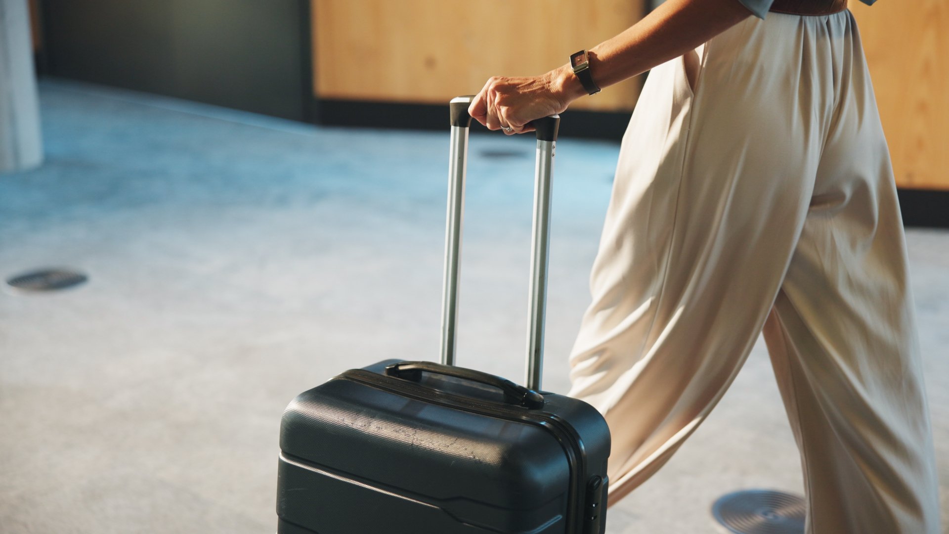 Vacanțele românilor afectate de conflictul din Orientul Mijlociu; agențiile propun schimbări de date și destinații | AUDIO