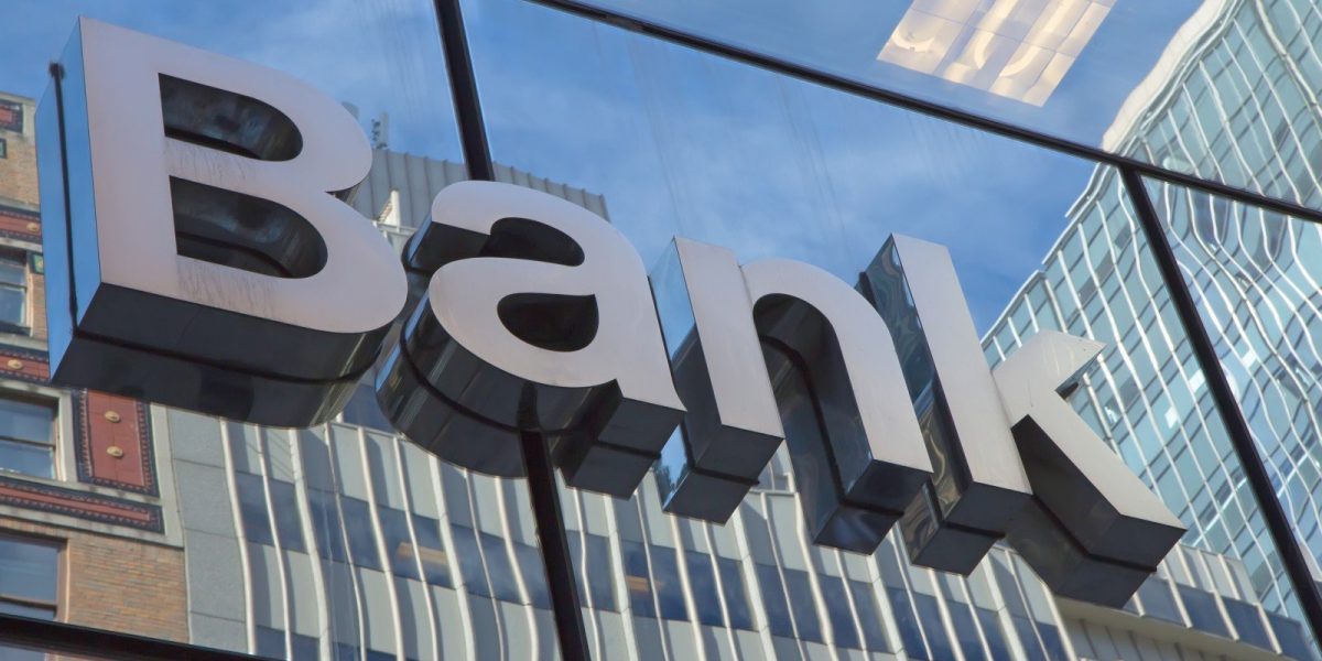 Banca Transilvania aproape de un acord de preluare a CEC Bank, un pas major în consolidarea sectorului bancar din România Contextul schimbărilor din piața bancară autohtonă devine tot mai clar, pe măsură ce un important jucător național se află în pragul unei tranzacții ce ar putea redefini peisajul financiar din România