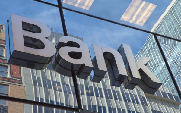 Banca Transilvania aproape de un acord de preluare a CEC Bank, un pas major în consolidarea sectorului bancar din România Contextul schimbărilor din piața bancară autohtonă devine tot mai clar, pe măsură ce un important jucător național se află în pragul unei tranzacții ce ar putea redefini peisajul financiar din România