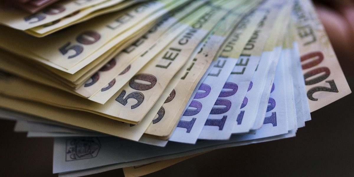 Premierul Ilie Bolojan anunță publicarea proiectului de buget într-un context dificil, cu provocări multiple pentru economia națională Premierul Ilie Bolojan a făcut miercuri dimineață anunțul mult așteptat: ministerul de Finanțe a publicat oficial proiectul de buget pentru anul viitor