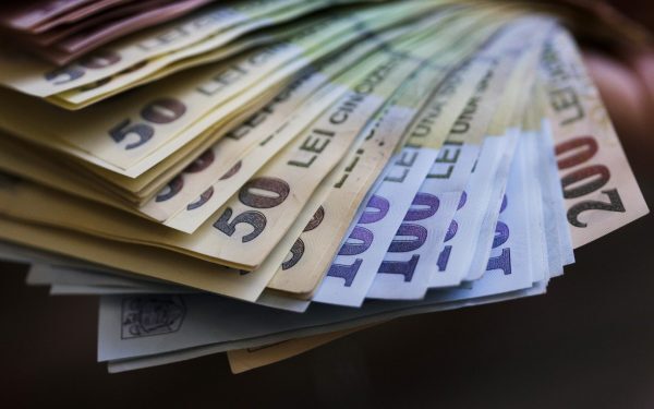 Premierul Ilie Bolojan anunță publicarea proiectului de buget într-un context dificil, cu provocări multiple pentru economia națională Premierul Ilie Bolojan a făcut miercuri dimineață anunțul mult așteptat: ministerul de Finanțe a publicat oficial proiectul de buget pentru anul viitor