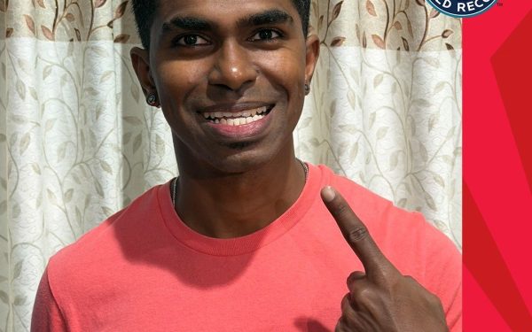 Un bărbat din Malaezia a stabilit un nou record mondial Guinness pentru cea mai mare cantitate de dinți într-o cavitate bucală, confirmând din nou faptul că diversitatea în materie de caracteristici corporale continuă să fascineze lumea