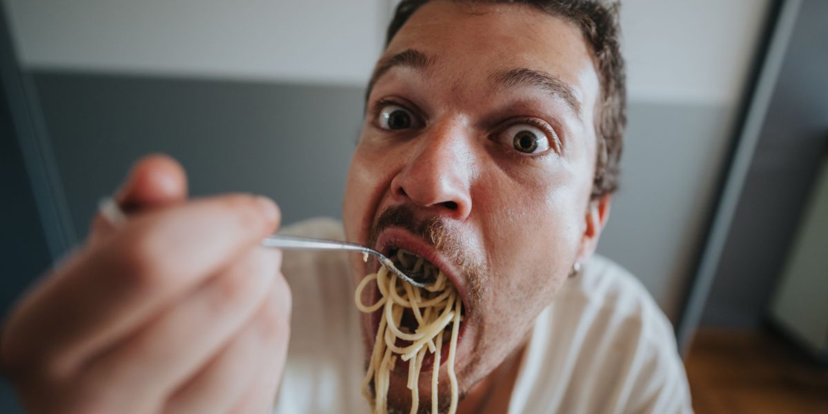 Bărbații consumă mai multe calorii decât femeile, dar această regulă nu este universal valabilă