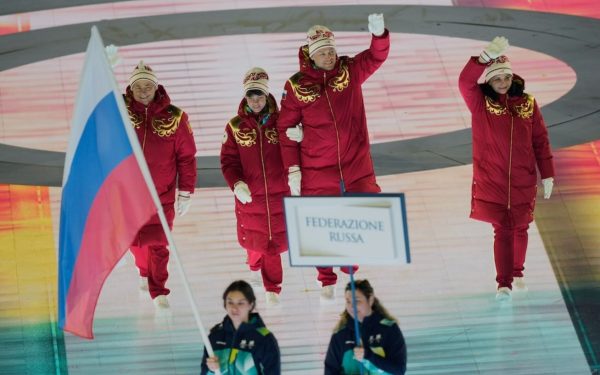 Controversele cu privire la participarea Rusiei la Jocurile Paralimpice de iarnă Milano-Cortina 2026 au escaladat vineri seara, odată cu desfășurarea ceremoniei de deschidere pe Arena din Verona
