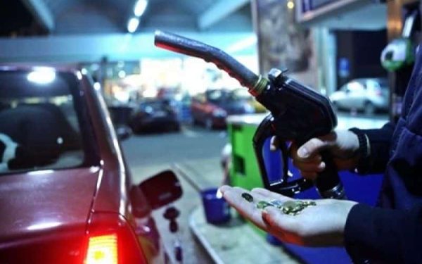 AIE: Ponderea taxelor în prețul benzinei a ajuns la 69% în 2026, reflectând rolul fiscal și administrativ al carburanților
