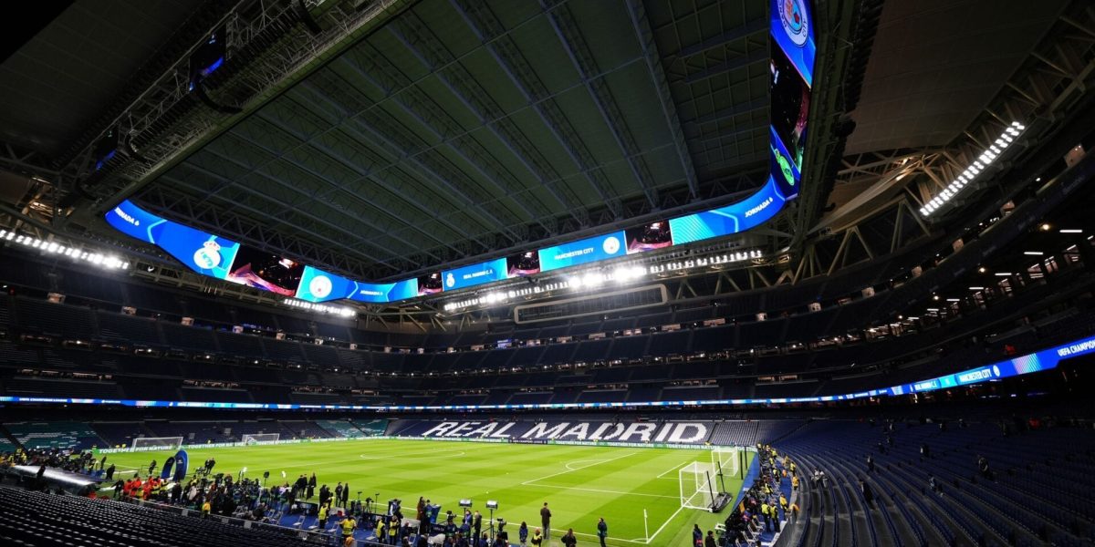 Real Madrid, sancționată de UEFA pentru comportament rasist al suporterilor, inclusiv un salut nazist, în prelungirile scandalului de pe terenuri UEFA a decis să sanctioneze echipa Real Madrid după un incident grav petrecut la meciul din 25 februarie, din returul play-off-ului UEFA Champions League contra Benfica, în care formația madrilenă s-a impus cu 2-1
