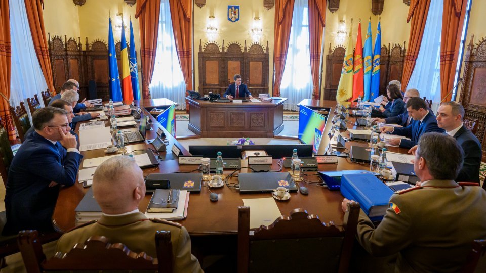Decizie strategică pentru securitatea națională: CSAT se întrunește pentru a discuta despre situația din Orientul Mijlociu și potențiala implicare militară a României Președintele Nicușor Dan a convocat pentru miercuri dimineață o ședință a Consiliului Suprem de Apărare a Țării (CSAT), încărcată de importanță, în contextul intensificării conflictelor din Orientul Mijlociu și a riscurilor pentru securitatea națională