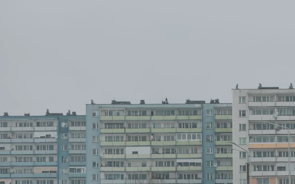 Proprietarii de la bloc achită lunar contribuții, indiferent dacă locuiesc acolo, iar asociația nu poate schimba repartizarea.