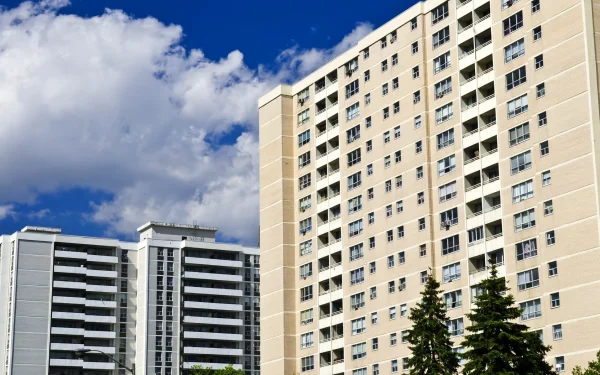 Proprietarii de apartamente trebuie să înțeleagă clar pașii legali și procedurali înainte de a apela la instanță pentru probleme legate de administrarea asociației