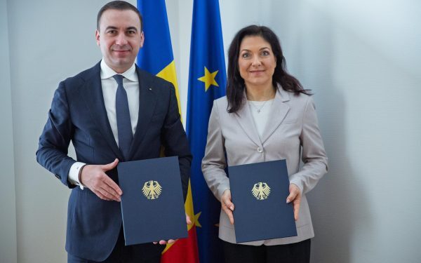 România și Germania intensifică colaborarea în sectorul energetic prin semnarea unui nou acord, o inițiativă menită să întărească securitatea aprovizionării și să stimuleze dezvoltarea economică în regiune