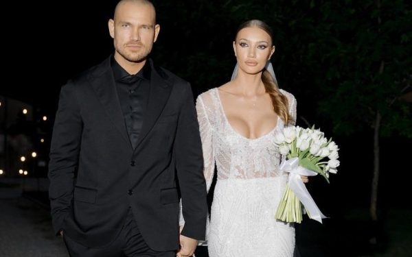 Bogdan Popa, cunoscut în lumea entertainment-ului sub numele de scenă Peter Pop, și soția sa, Ana-Maria Tănasie, fostă jucătoare de handbal la nivel național, fac pasul către o nouă industrie: imobiliarele