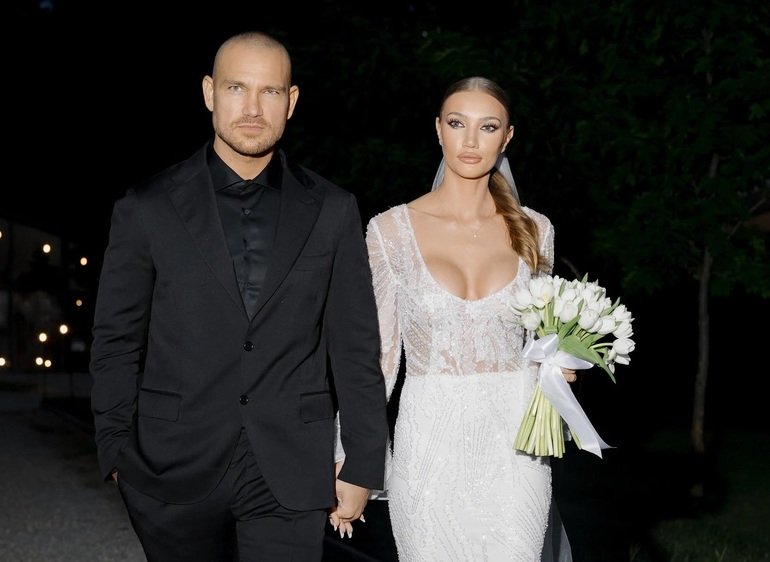 Bogdan Popa, cunoscut în lumea entertainment-ului sub numele de scenă Peter Pop, și soția sa, Ana-Maria Tănasie, fostă jucătoare de handbal la nivel național, fac pasul către o nouă industrie: imobiliarele