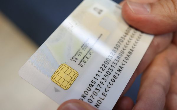 Un incident recent a scos la lumină o problemă importantă generată de introducerea noului buletin electronic în România, atribuind o atenție sporită asupra impactului pe care schimbările tehnologice le pot avea asupra utilizatorilor
