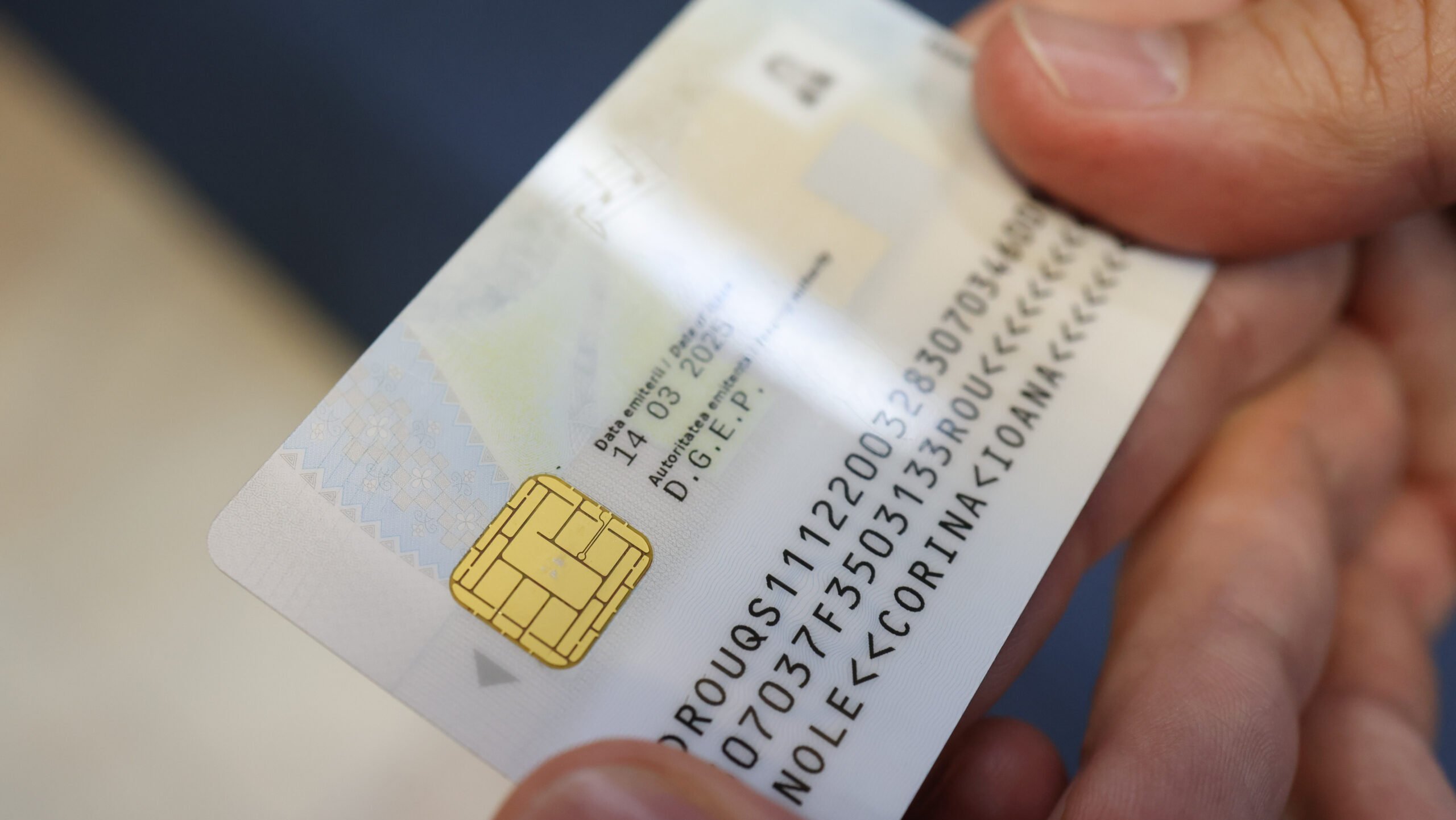 Un incident recent a scos la lumină o problemă importantă generată de introducerea noului buletin electronic în România, atribuind o atenție sporită asupra impactului pe care schimbările tehnologice le pot avea asupra utilizatorilor