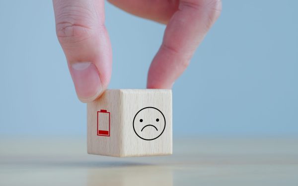 Burnout-ul nu e simplă oboseală și nu dispare după vacanță