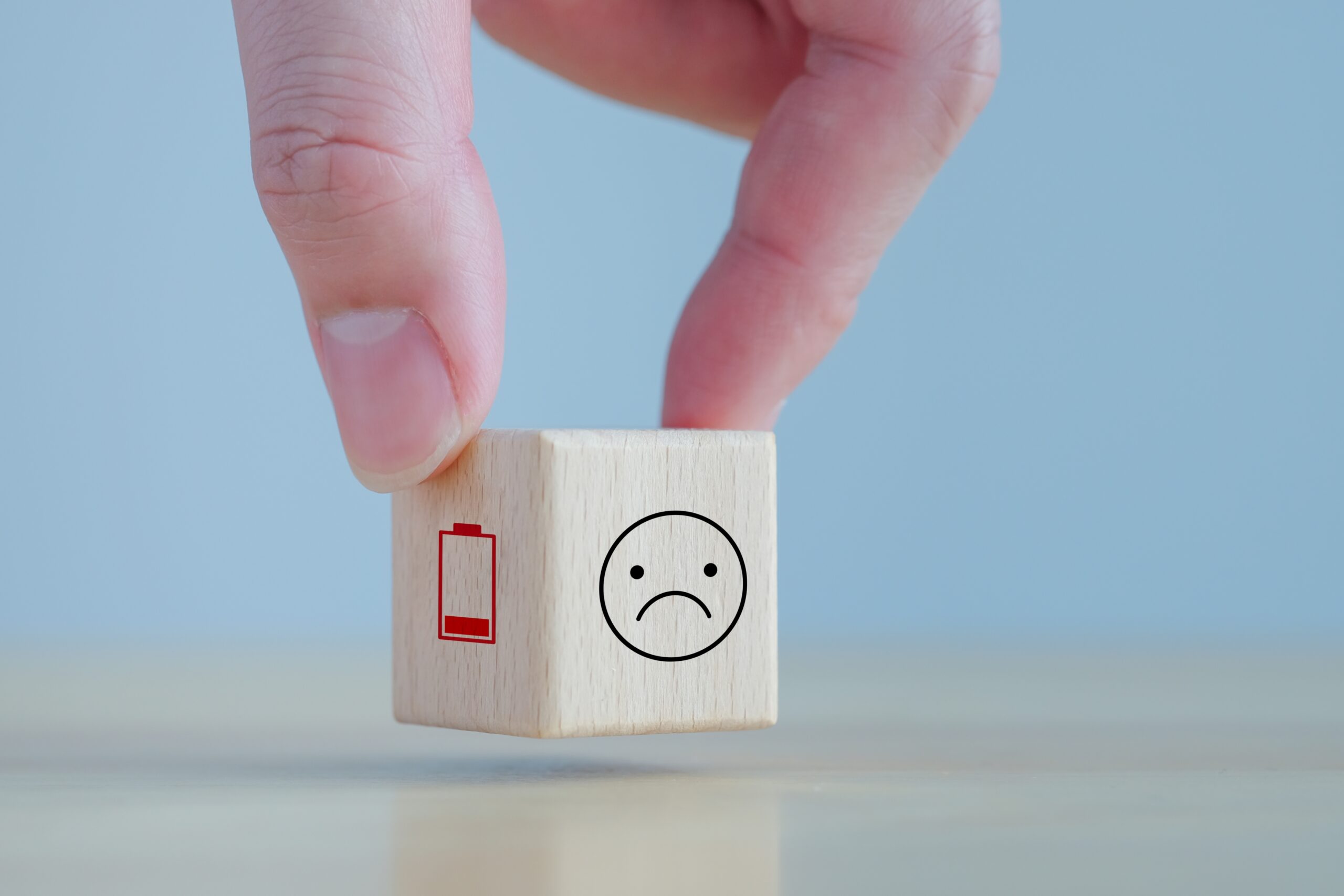 Burnout-ul nu e simplă oboseală și nu dispare după vacanță