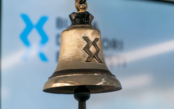 Bursa de Valori București înregistrează o zi de scădere, indicele BET, principalul reper pentru investitori, pierzând 0,23%, până la 27.438,41 de puncte