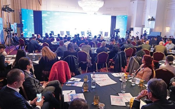 Ghid pentru cumpărarea și vânzarea de acțiuni în cadrul exercițiului ZF/Estinvest, cu premii pentru cele mai bune randamente în 2026