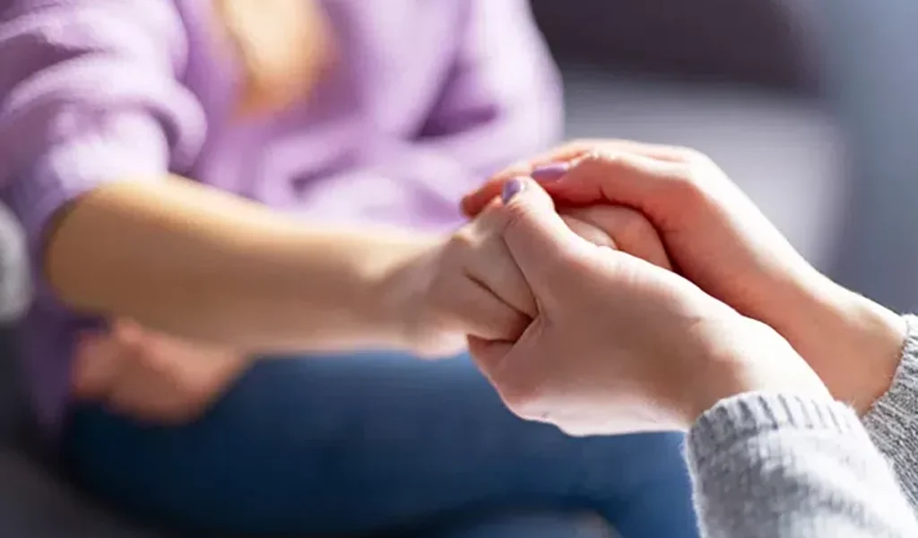 O luptă zguduitoare cu agresivitatea cancerului de sân și consecințele neașteptate ale tratamentului La doar 37 de ani, Anj Periyasamy, o femeie cu un zâmbet cald și un trecut plin de provocări, a fost diagnosticată cu o formă agresivă de cancer de sân