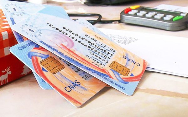 Cardul național de asigurări de sănătate, documentul care atestă statutul de asigurat în sistemul public de sănătate, continuă să fie un subiect de interes pentru milioane de români