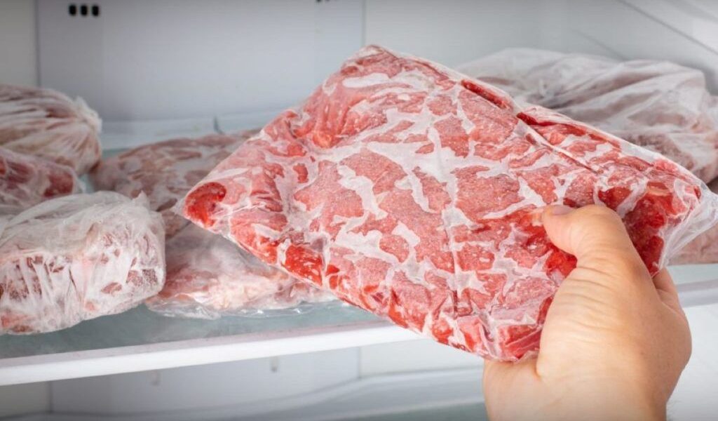 Cine va consuma carne din Brazilia, fără să știe, riscă să se expună unor substanțe interzise și potențial cancerigene