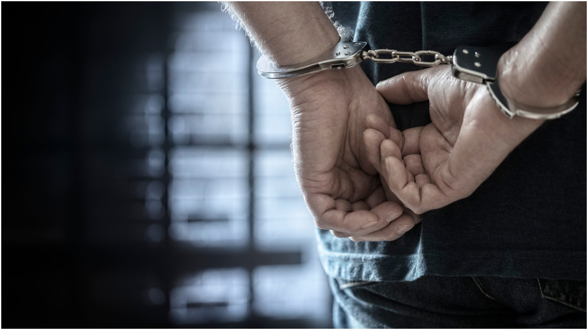 Corupție la vârf în portul Constanța: șefii Vămii, reținuți pentru mită în valoare de mii de euro Un scandal grave de corupție a zguduit recent portul Constanța, unul dintre cele mai importante puncte de frontieră ale României