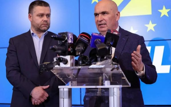 Tensiuni în coaliția de guvernare: Un nou mecanism contestat pentru plata datoriilor Primăriei Capitalei Discuțiile din interiorul coaliției de guvernare s-au intensificat luni, odată cu dezvăluirea unui mecanism controversat propus în proiectul de buget pentru anul 2026