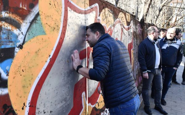 Primăria Capitalei intensifică acțiunile pentru reformarea urbană a Bucureștiului: început de ancu o serie de lucrări pentru păstrarea spațiilor pietonale și un teren abandonat redescoperit Bucureștiul dă semne vizibile de schimbare, într-un efort coordonat de-a revitaliza și de a respecta drepturile pietonilor, precum și de a reda valorile zonei urbane
