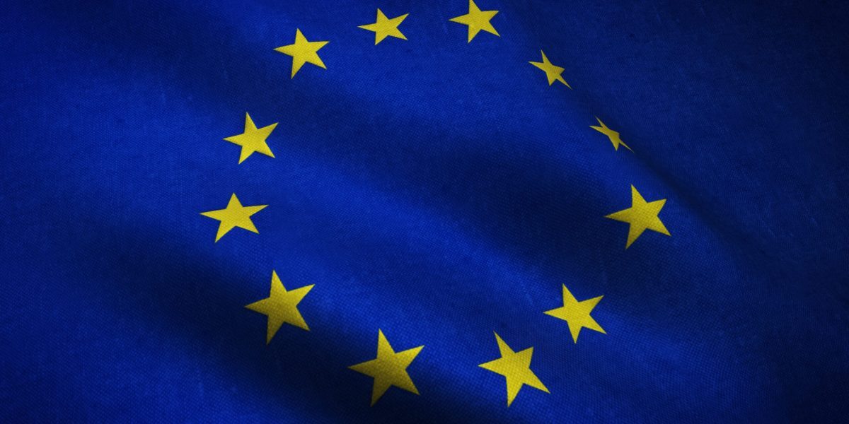 Dezbaterea privind utilizarea fondurilor SAFE în industria de apărare: oportunitate sau risc de pierdere a controlului? În contextul crizei și agresivității crescute din regiune, România a început să privească cu mai multă atenție fondurile europene destinate modernizării sectorului de apărare